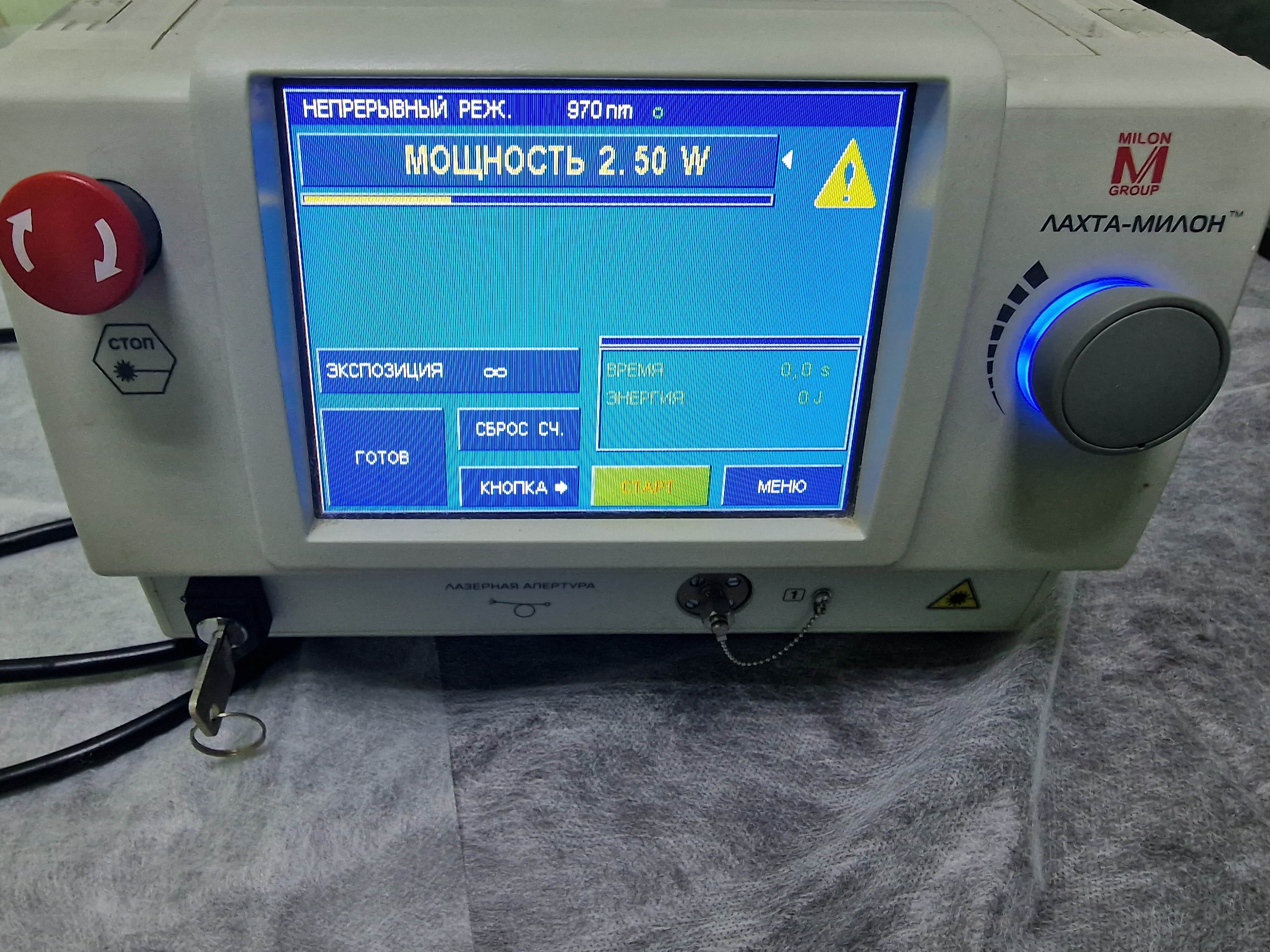 лазер в руках врача