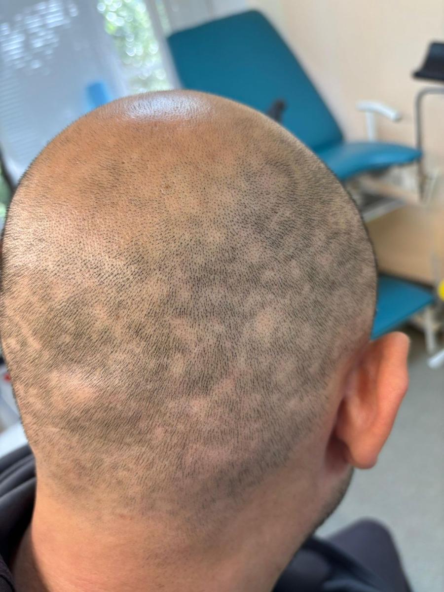 врач ставит диагноз Пациент у врача