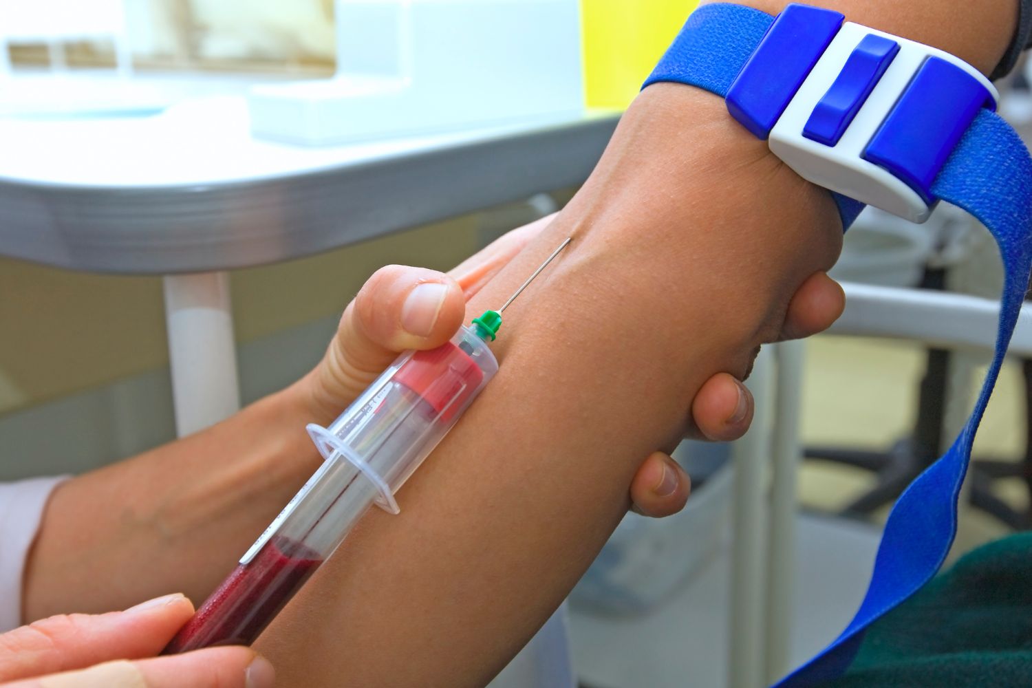 анализ крови который позволяет выявить различные типы иммуноглобулинов и оценить их титр (количество)