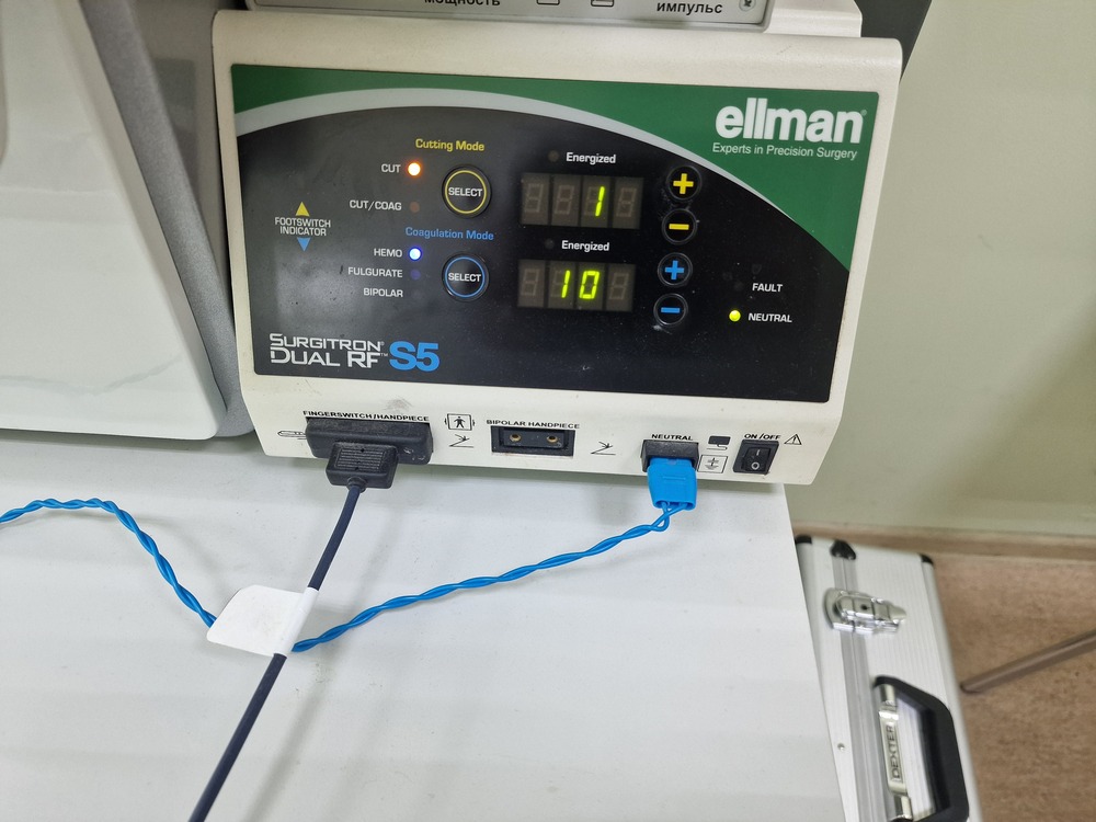 SURGITRON DUAL SF 5 — радиоволновой аппарат для деликатного удаления новообразований Радиоволновой аппарат SURGITRON DUAL SF 5: современный прибор для бесконтактного удаления кондилом