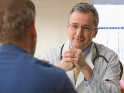 Боли при аденоме простаты чаще всего являются основным симптомом, заставляющим мужчину обратиться к урологу.